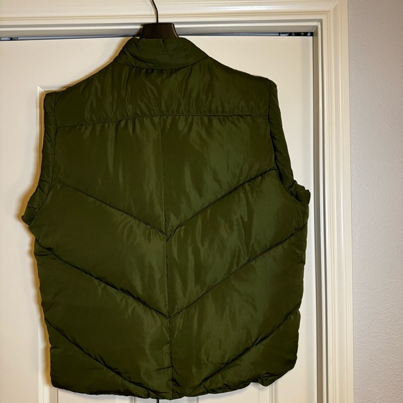 NWT Olive Green Puffer Vest Size M Women's - Picture 2 of 8